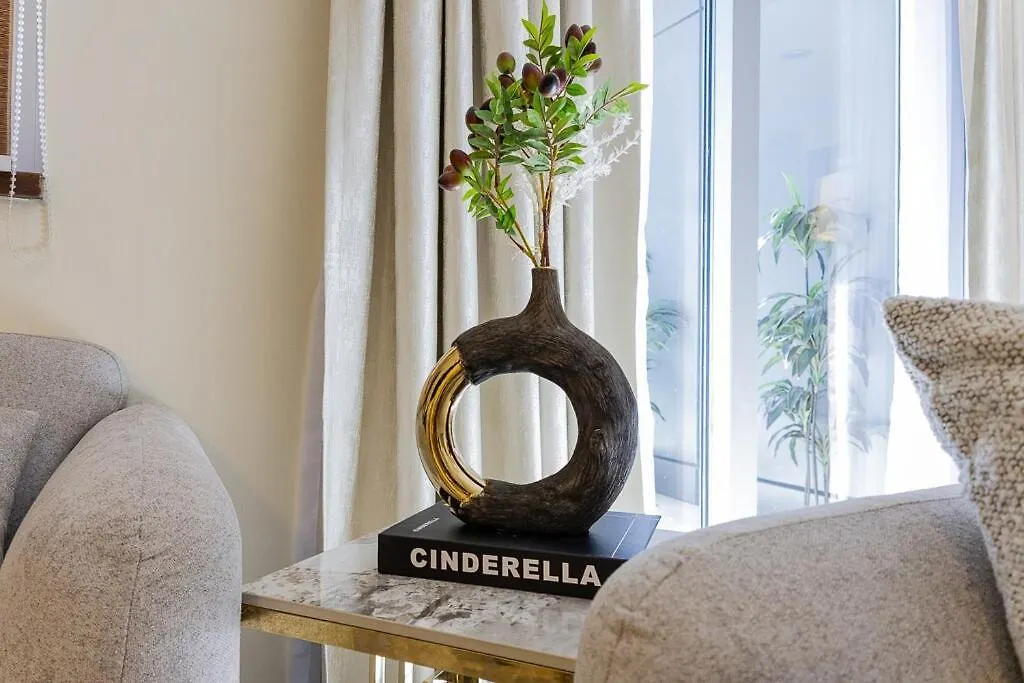Apartment Centrally Located In Business Bay - Huge 1 Bedroom Hall In Executive Towers Dubai