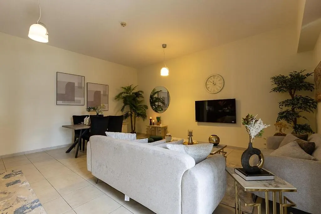 Apartment Centrally Located In Business Bay - Huge 1 Bedroom Hall In Executive Towers Dubai